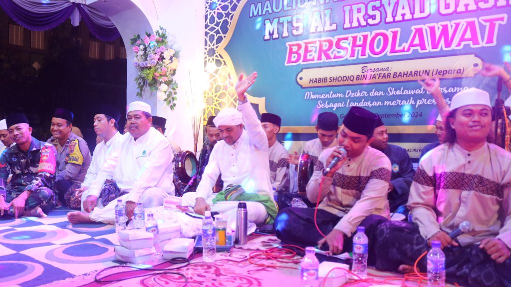 MTs Al Irsyad Gajah bersholawat bersama Habib Shodiq