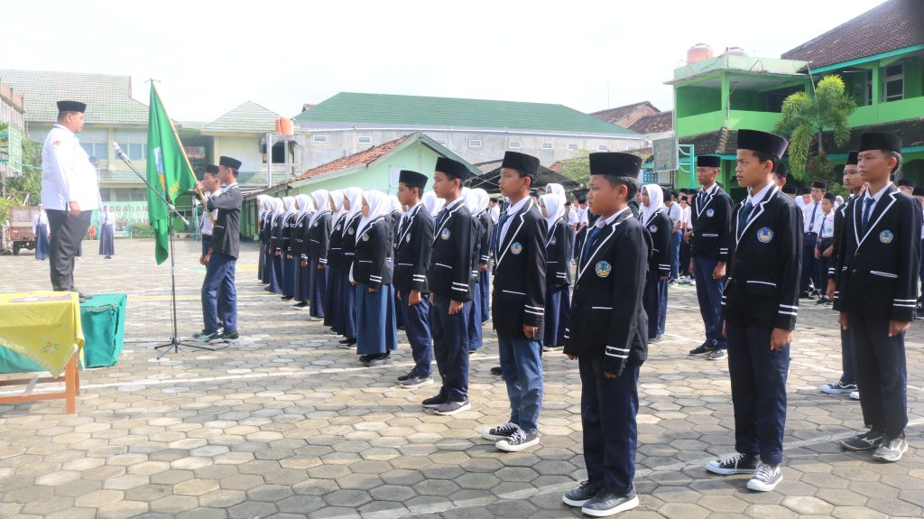 Apel Kedisiplinan dan Pelantikan Pengurus OSIS