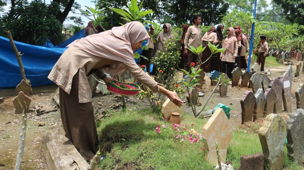 Ziarah pendiri madrasah